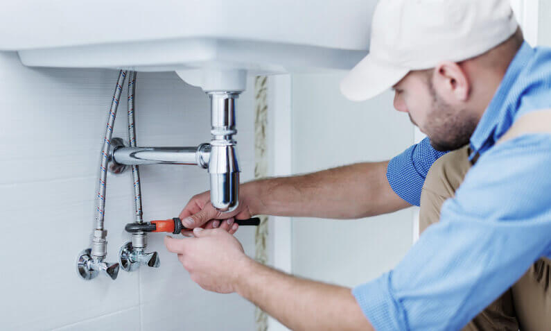 The Why, When, and How of Hiring a Plumbing Contractor - House Decorin